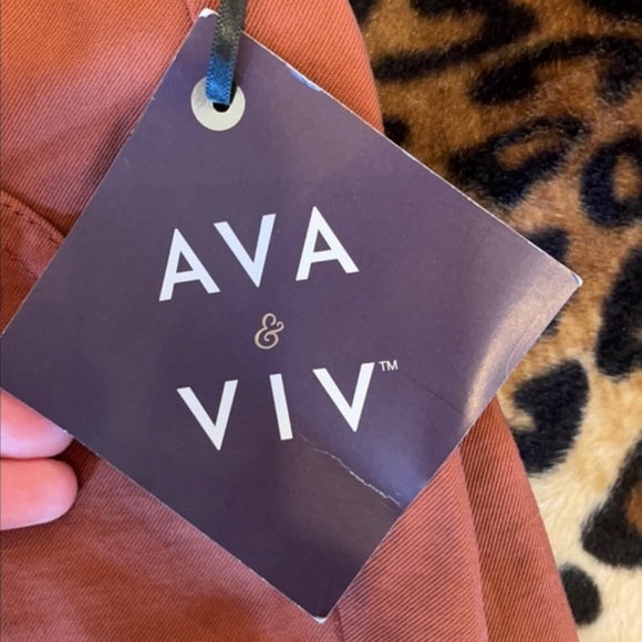 💜 5 for $25 or 3 for $28 Ava & Viv rust red shorts - Picture 2 of 8